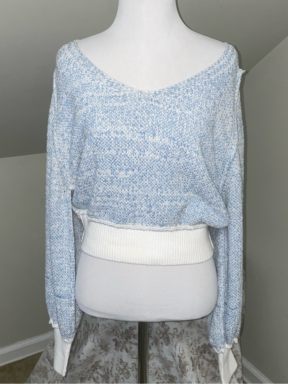 Free People Light Blue and White Off-Shoulder / boat neck Knit Sweater